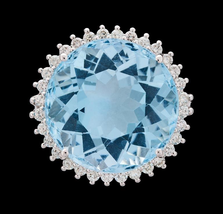 A blue topaz ring, app 12 cts, and brilliant cut diamonds, tot. 0.50 cts.