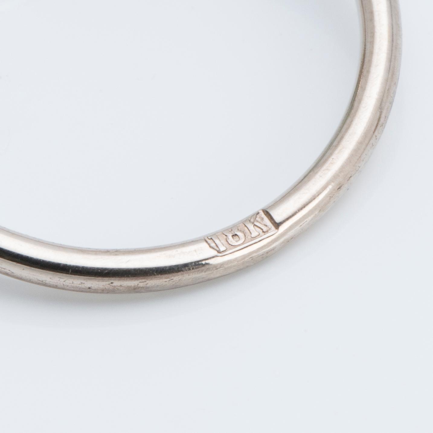 A faceted fluorit ring.