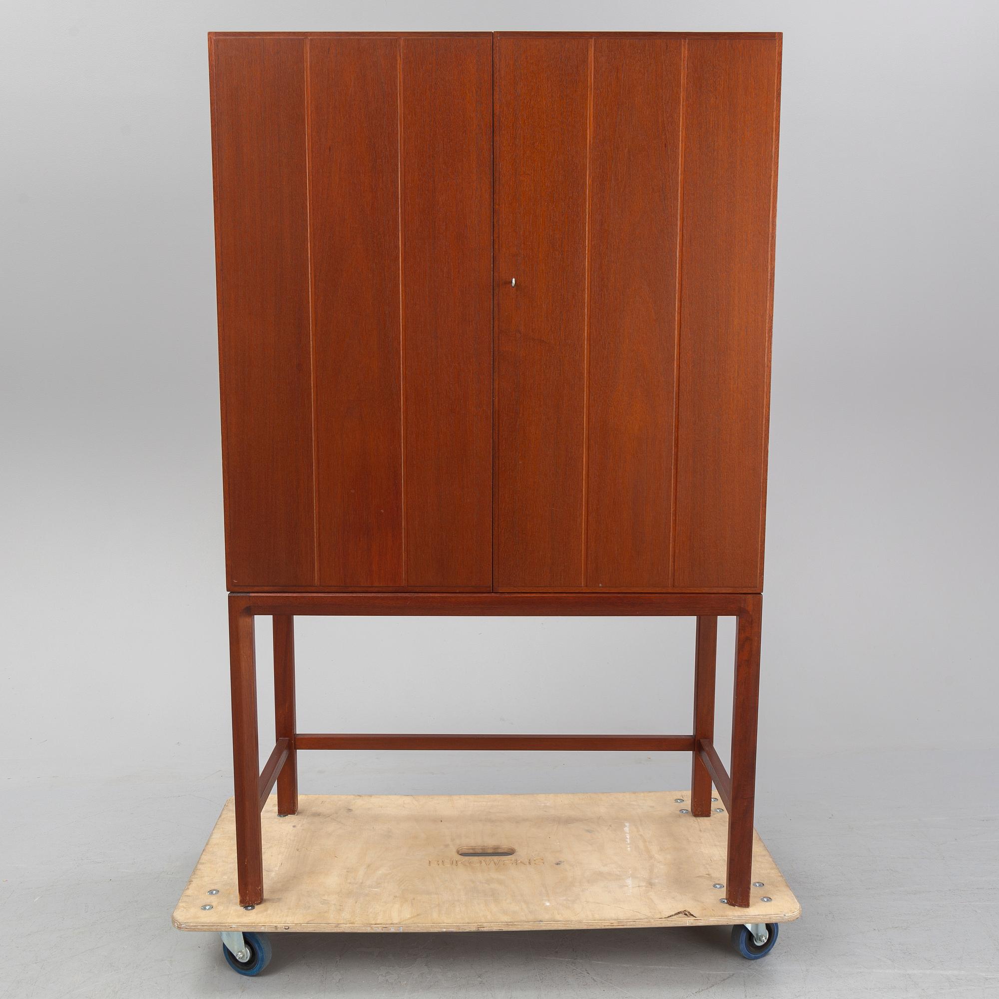 AXEL LARSSON, skåp, 1-147 ur Signum serien, AB Svenska Möbelfabrikerna Bodafors, 1963.