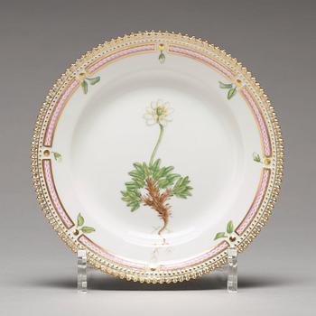 A set of six Royal Copenhagen 'Flora Danica' dishes, Denmark, 20th Century.