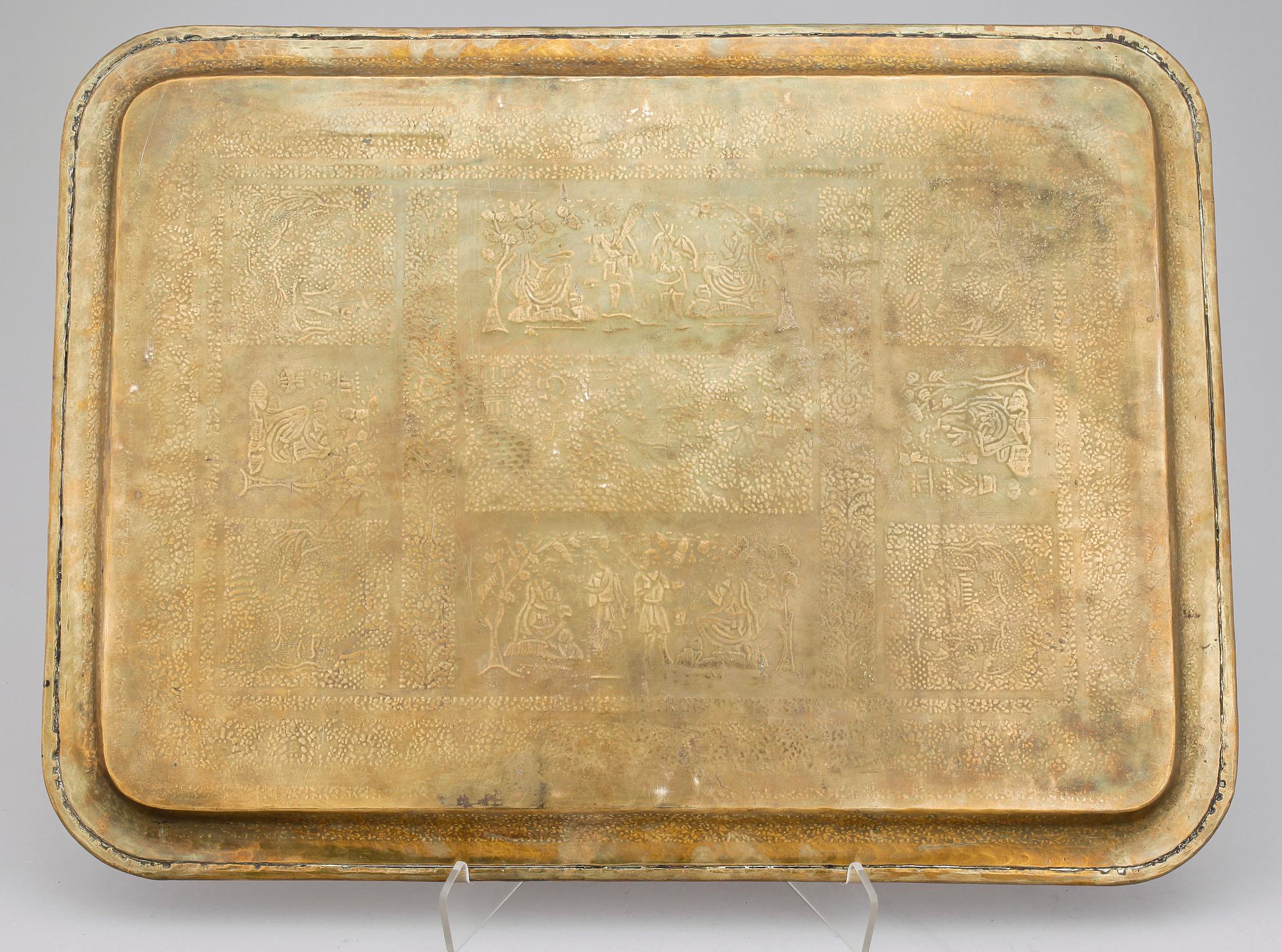 BRICKA. Mässing. Persien, 1900-talets första hälft.