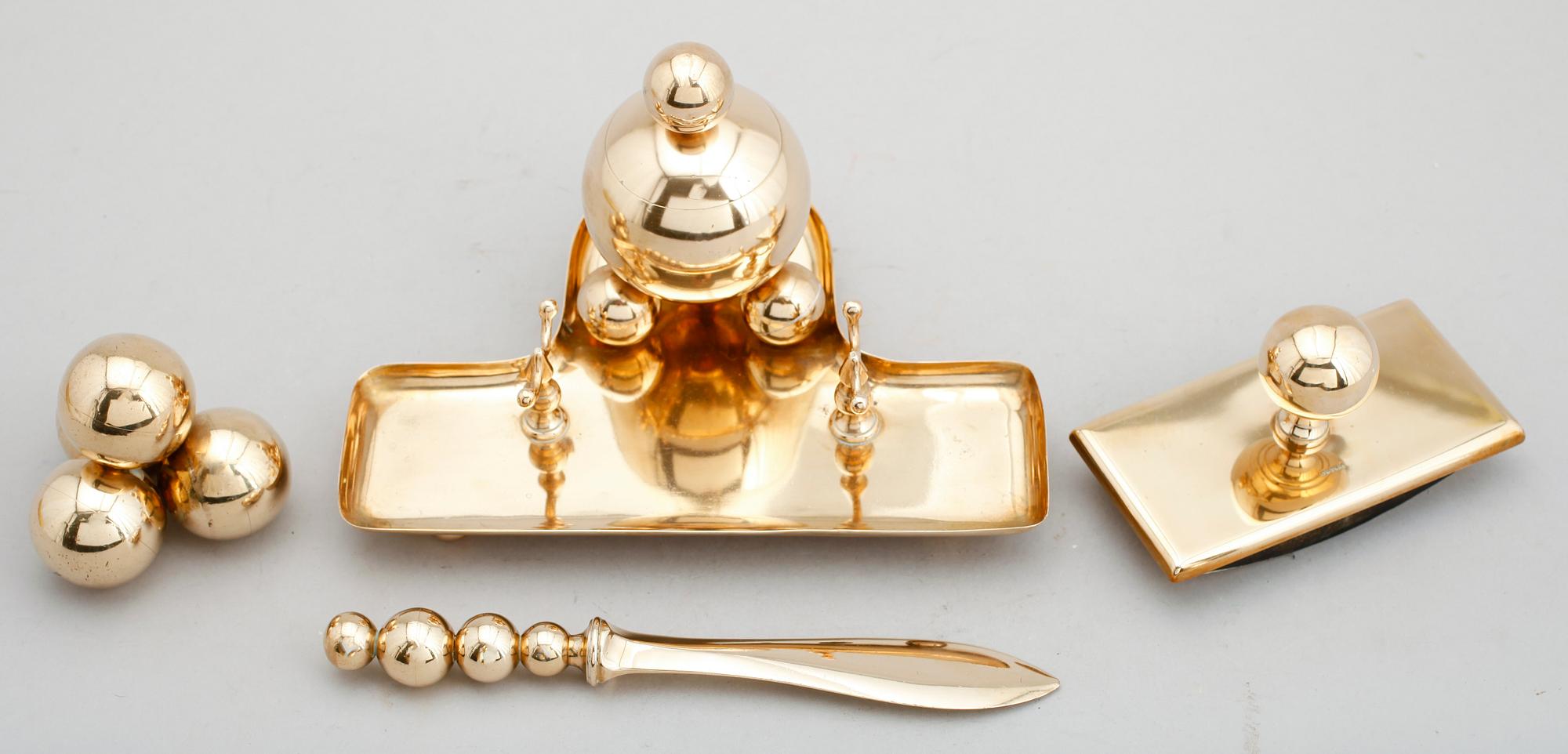 SKRIVBORDSUPPSATS, 4 delar, mässing, Gusums Bruk, 1900-talets första hälft.