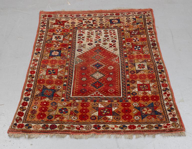 A rug, antique Melas prayer rug, ca 154-158 x 100-106 cm (as well as 1 and 3,5 cm flat weave at the ends), Anatolia.