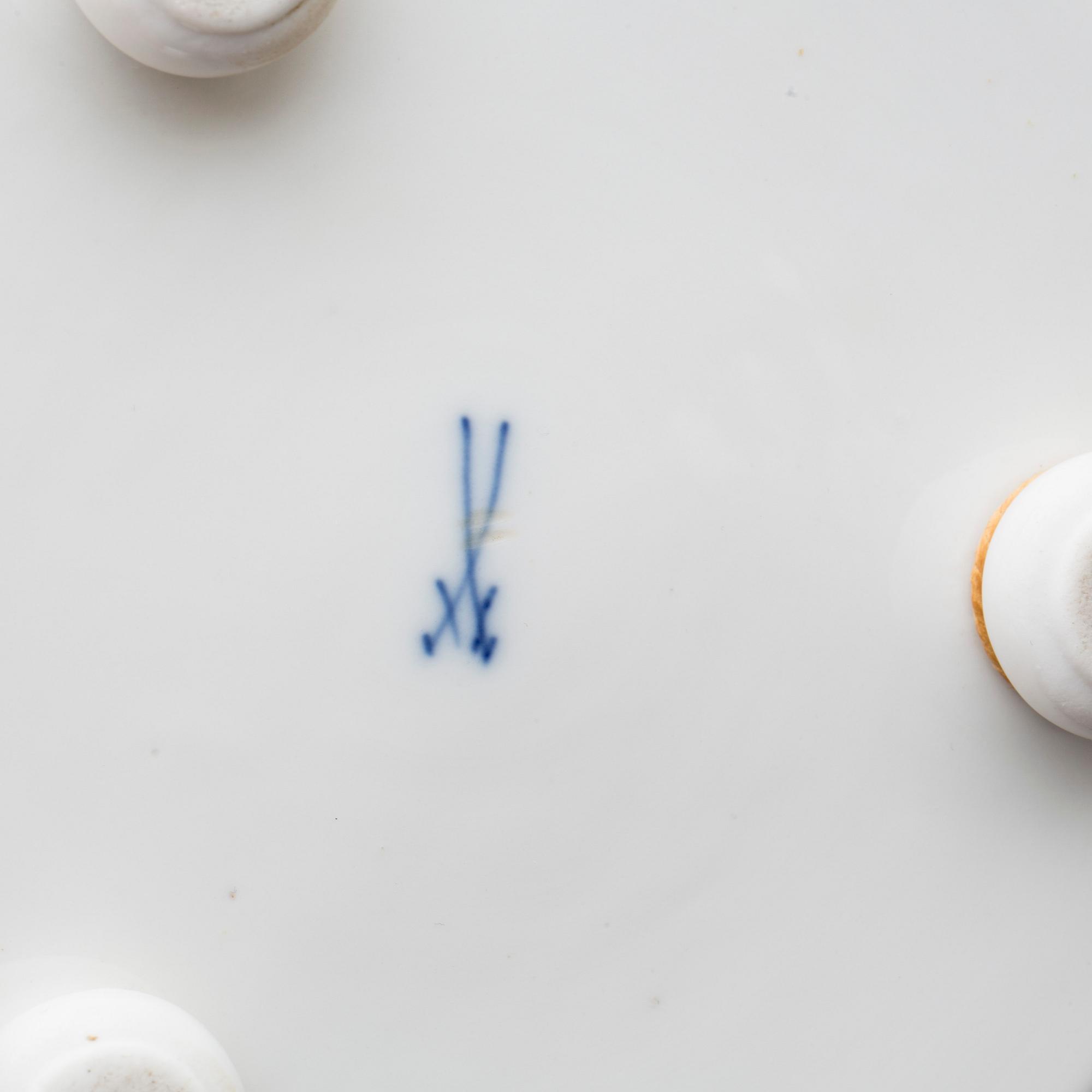 PARTI KÖKSREDSKAP, 10 delar, porslin, "lök-mönster" bl.a Meissen.