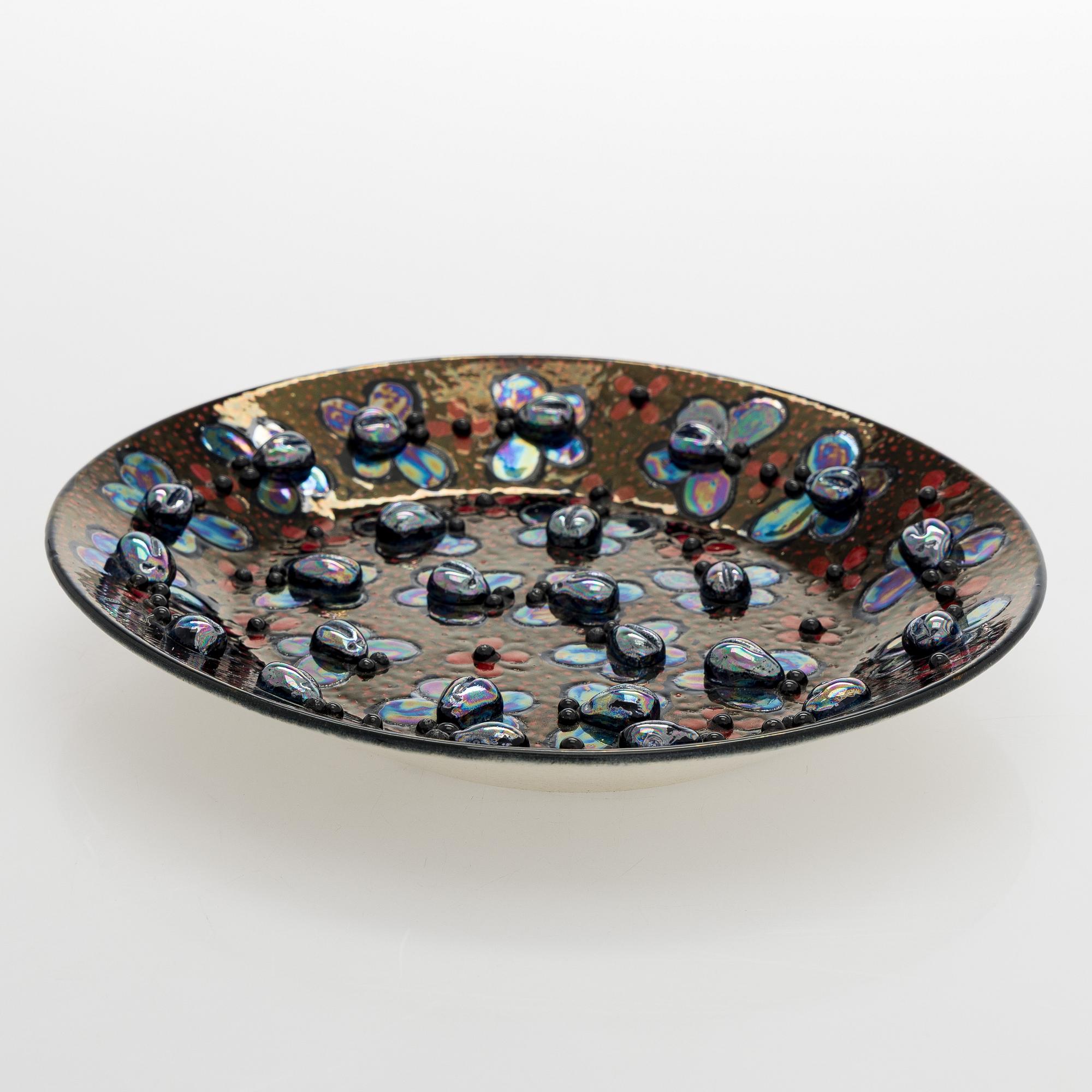 Birger Kaipiainen, a decorative ceramic plate, signed Kaipiainen Arabia.