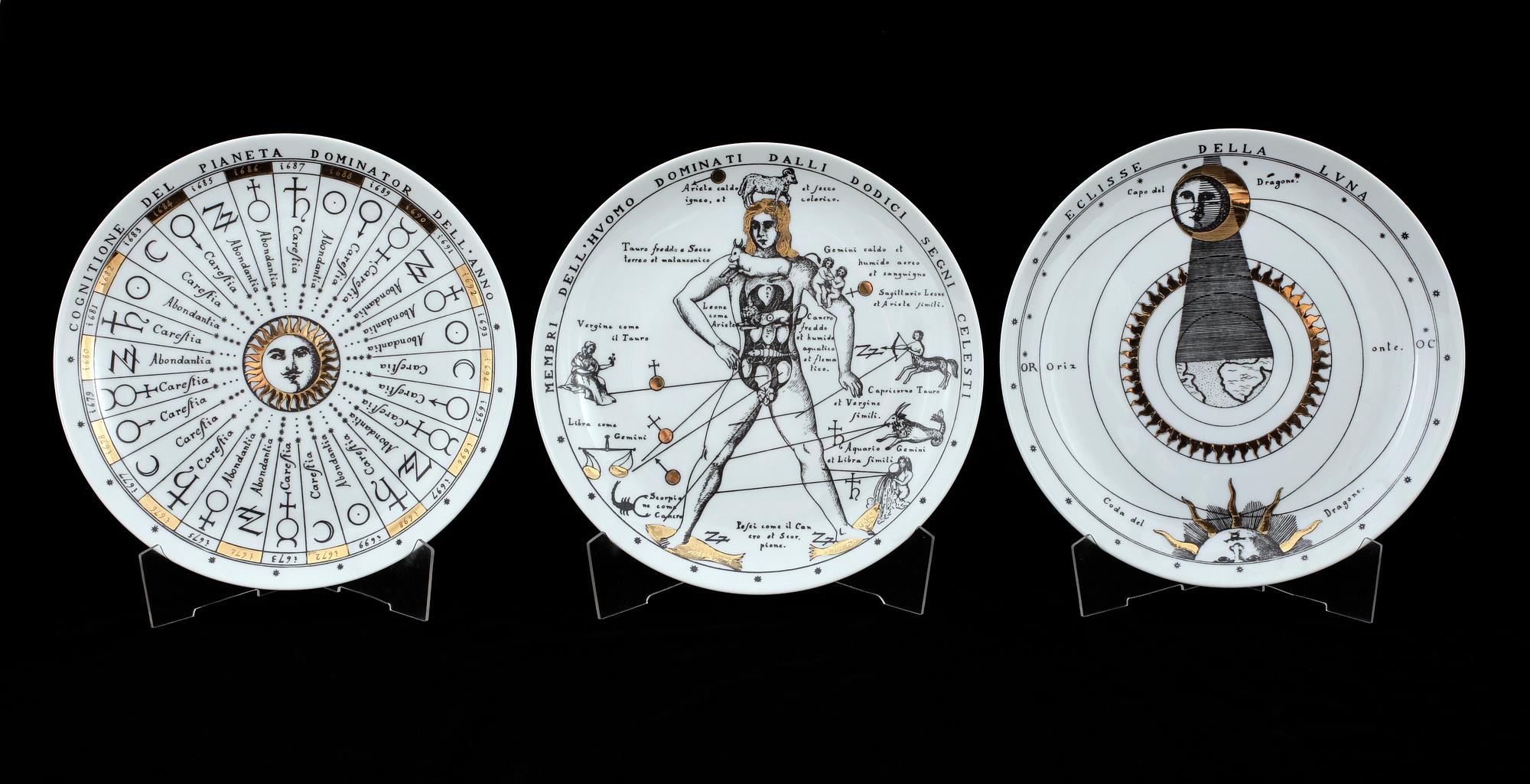 TALLRIKAR, 3 st, porslin, "Astronomici", Fornasetti, 1900-talets andra hälft.