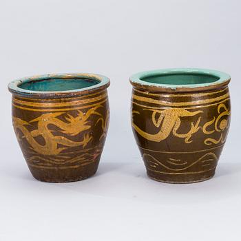 Two similar garden pots, oriental, late 20th century.