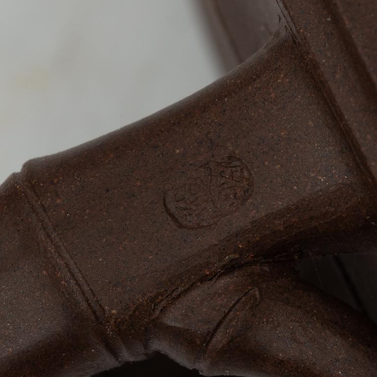 Två tekannor, yixing, Kina, tidigt 1980-tal.