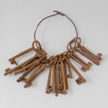 A COLLECTION OF 21 IRON KEYS, 18th/19th century.