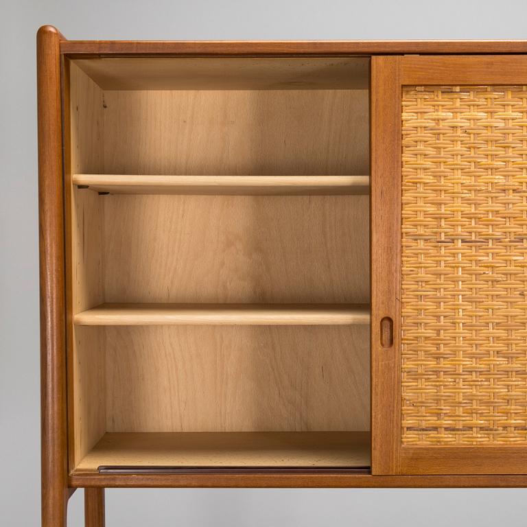 Hans J. Wegner, kaappi, "RY-20" Ry Möbler, Tanska, 1960-luku.