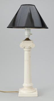 443. BORDSLAMPA. England.