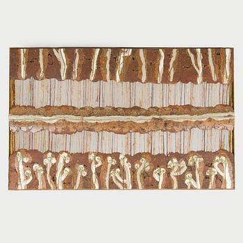 Francesca Mascitti-Lindh, relief "Il cammino", stengods och trådar, signerad F. Lindh.