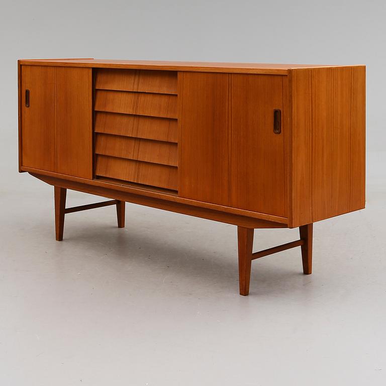 SIDEBOARD, 1900-talets första hälft.