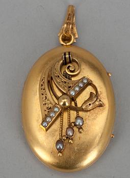 MEDALJONG, guld 18K samt pärlor, Gustaf Dahlberg, Malmö 1887. Tot. vikt ca 15,9 g.