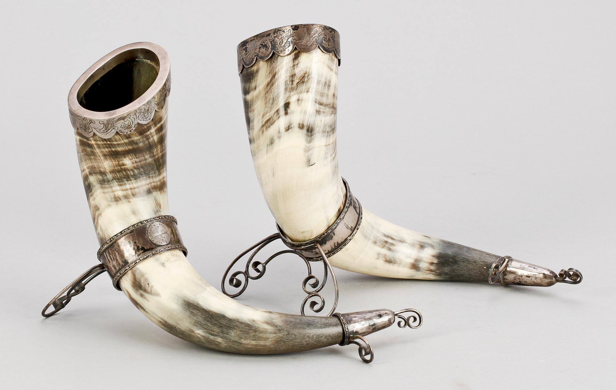 DRYCKESHORN, ett par, silver och horn, Linde Guld & Gravyr, Folke Carlsson, Lindesberg, 1953.