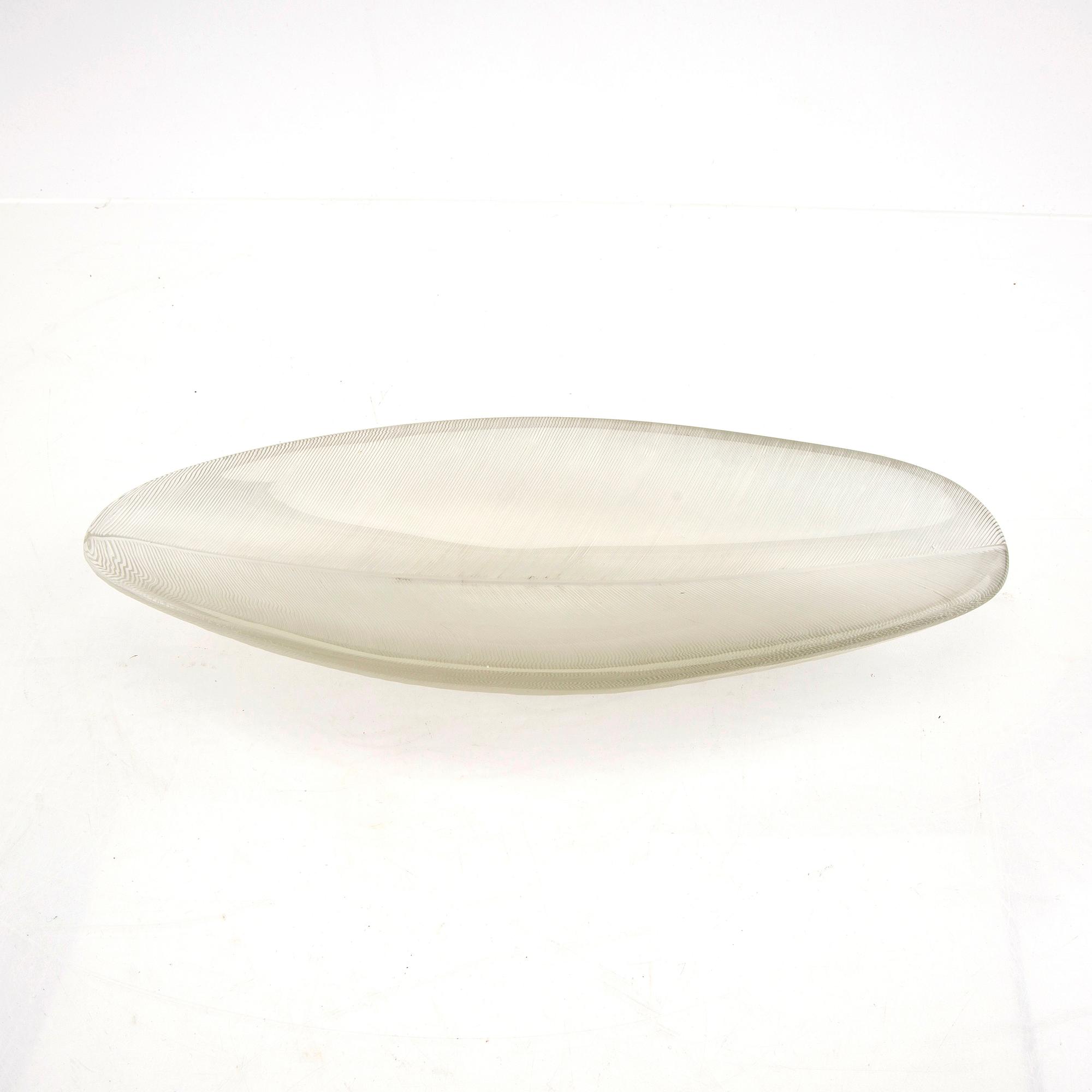 Tapio Wirkkala, skålfat  ”Sulka” (fjäder) iittala 58 (?).