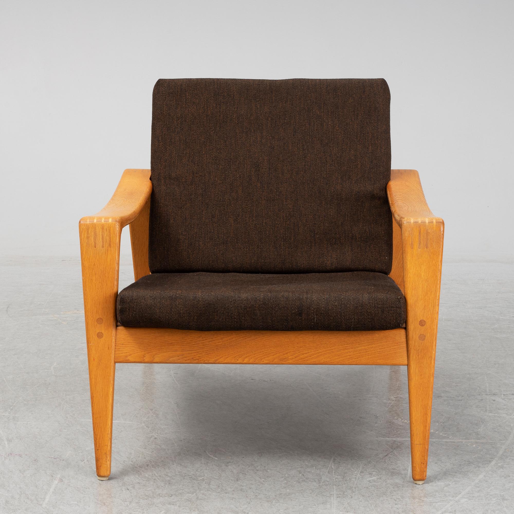 A 1960s easy chair.
