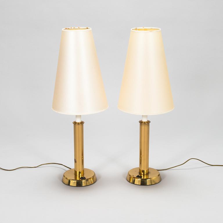 A pair of HKA 11 tablelamps from Helsingin Kaasuvalo, the latter half of the 20th century.