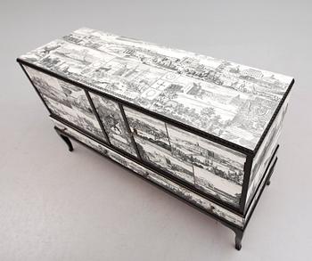 SIDEBOARD, 1900-talets första hälft.