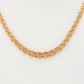 Necklace with a graduated Bismarck link in 18K gold.