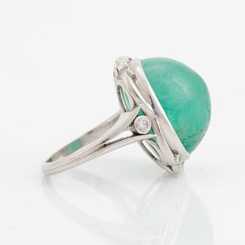 Ring, platina med cabochonslipad smaragd och diamanter, David Andersen & Co.