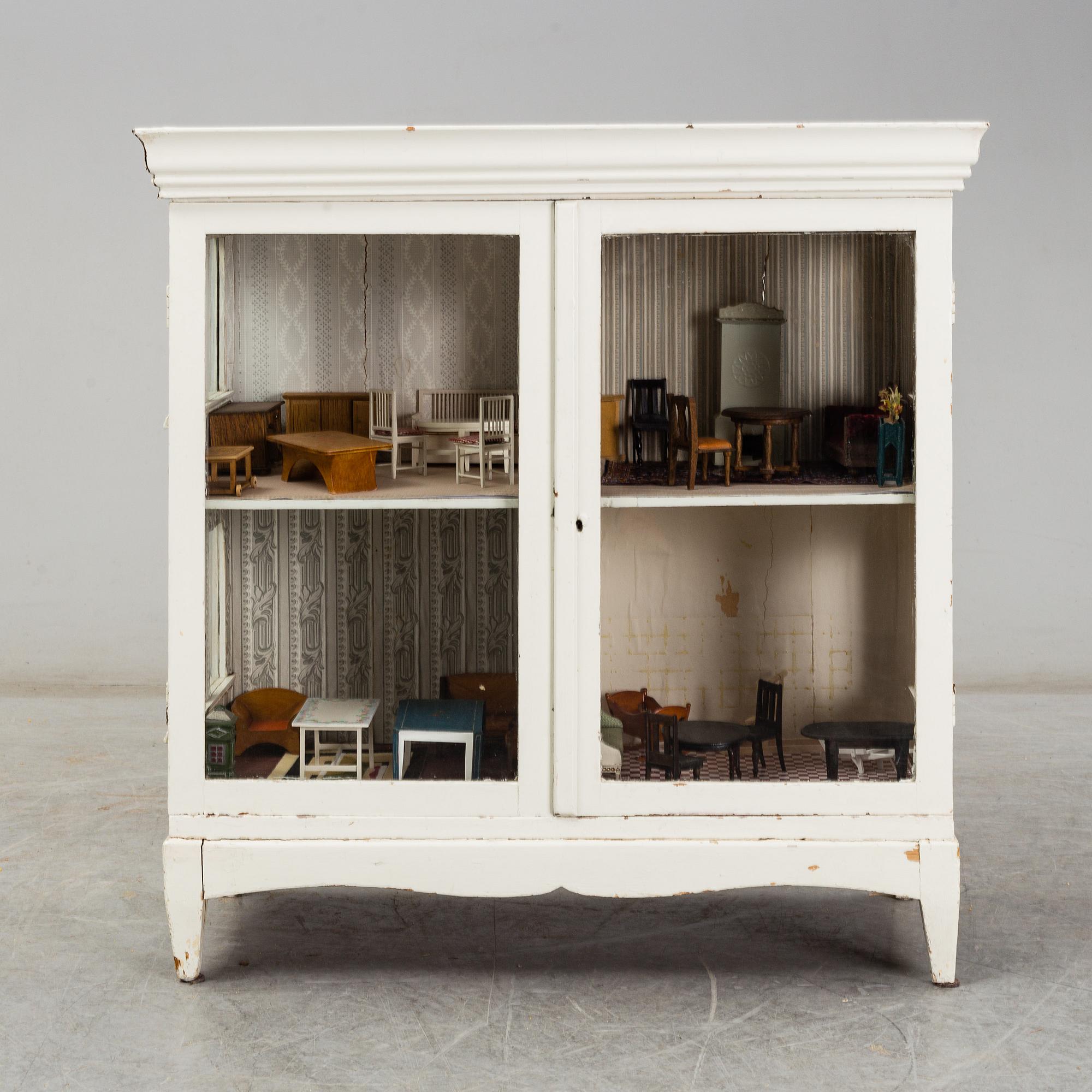 DOLL HOUSE, first half of the 20th century.