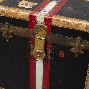 TRUNK, John Cattnach, New York, early 20th century. Signed with label.