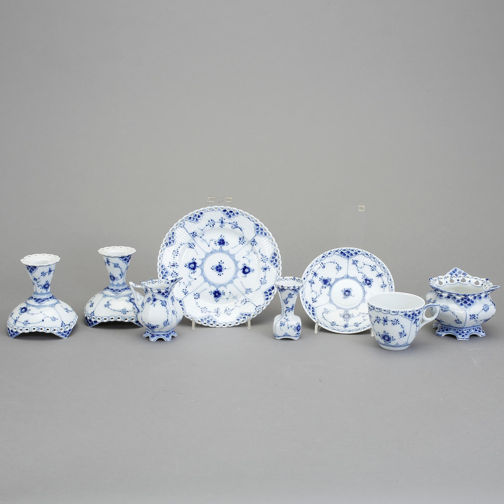 KAFFESERVIS, 25 delar, bl.a. "Musselmalet helblond", Royal Copenhagen.