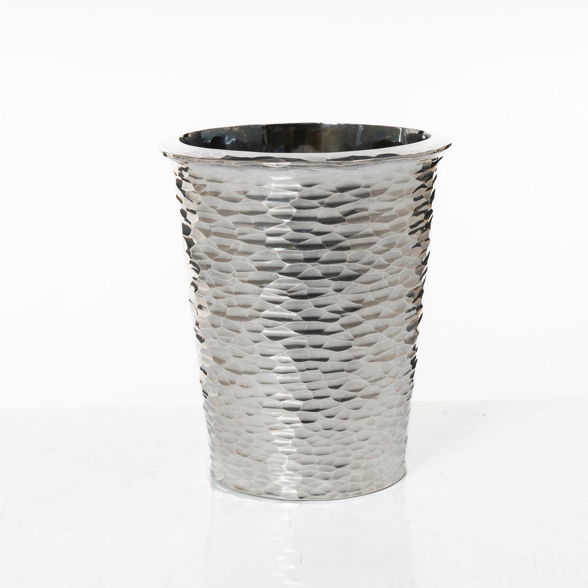 Bägare. sterlingsilver. Torbjörn Groth, Stockholm 1986.