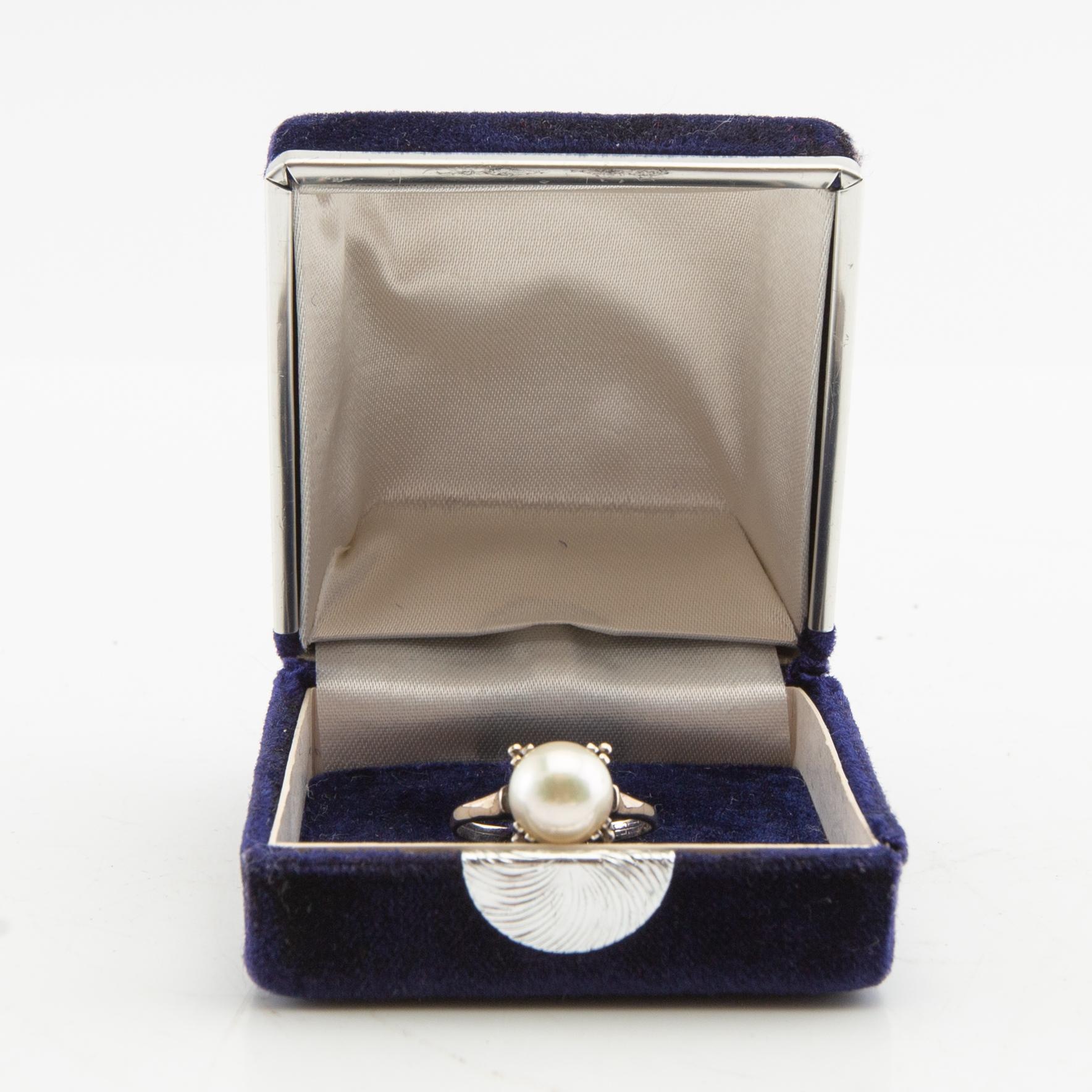 Ring, 14K gold with pearl.