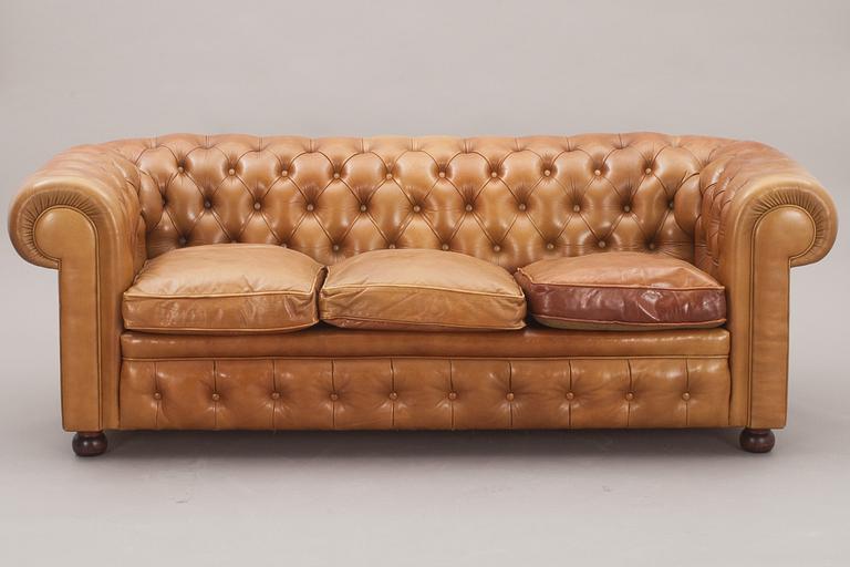 SOFFA och FÅTÖLJ, chesterfieldmodell, 1900-talets slut.