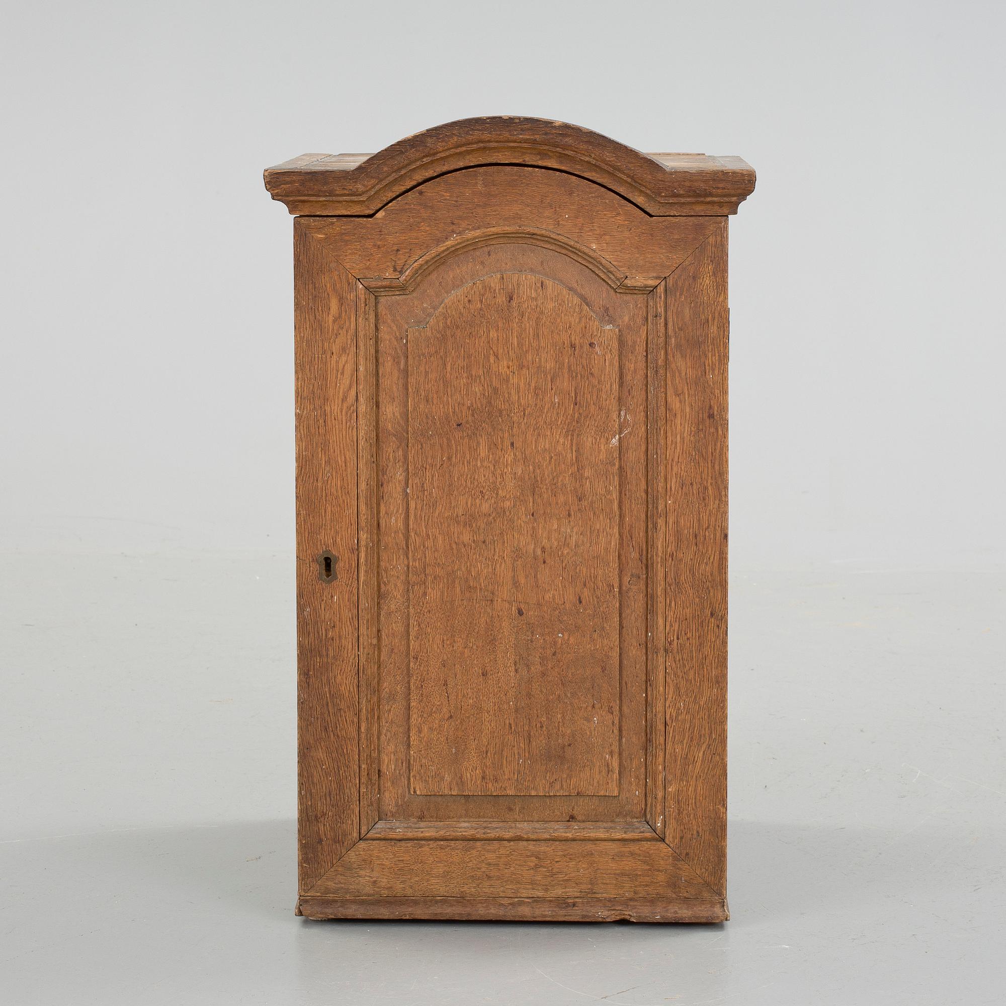 KRYDDSKÅP, 1800-tal.