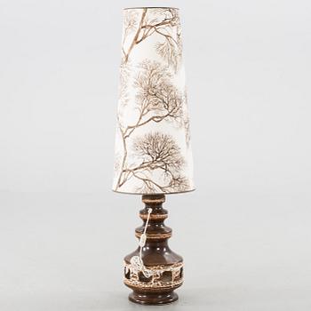 A 1960/70´S CERAMIC FLOOR LAMP.