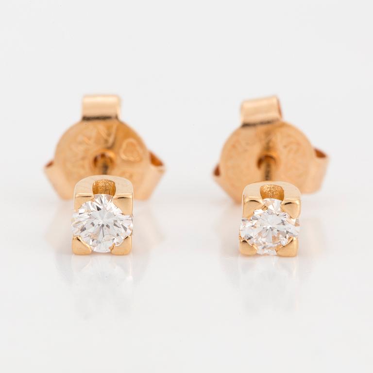 DIAMOND STUDS AND PENDANT, 18 carat gold.