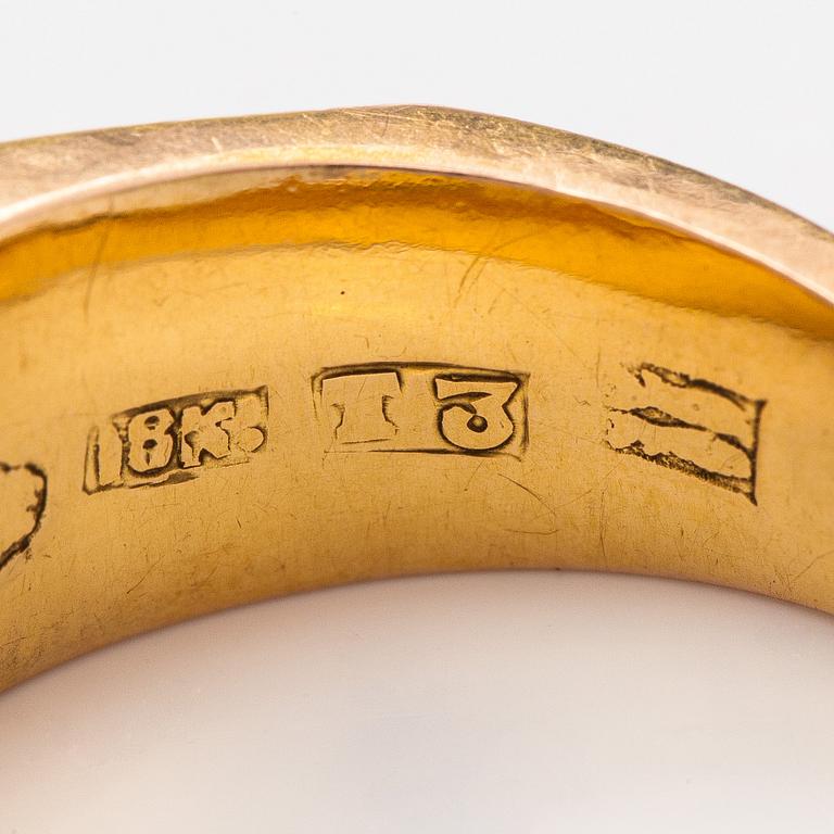 Ring, 18K guld, citrin, granater, Bertil Gottfried Wikström, Nystad, 1876.