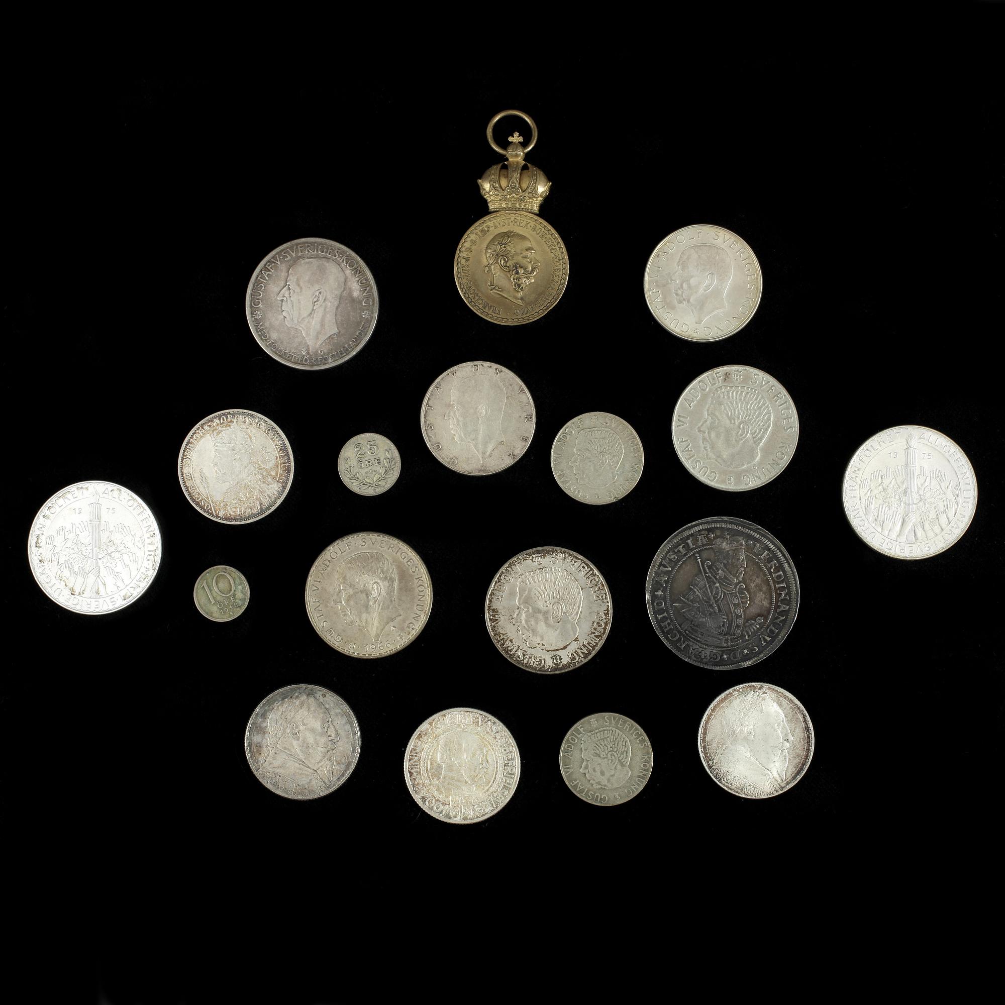 PARTI SILVERMYNT SAMT MEDALJ, Sverige resp Österrike, 1500-1900-tal. Silvervikt ca 270 gram.