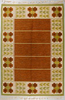 A flat weave by Berit Woelfer, signed BW, third quarter of the 20th century, 238 x 197 cm.