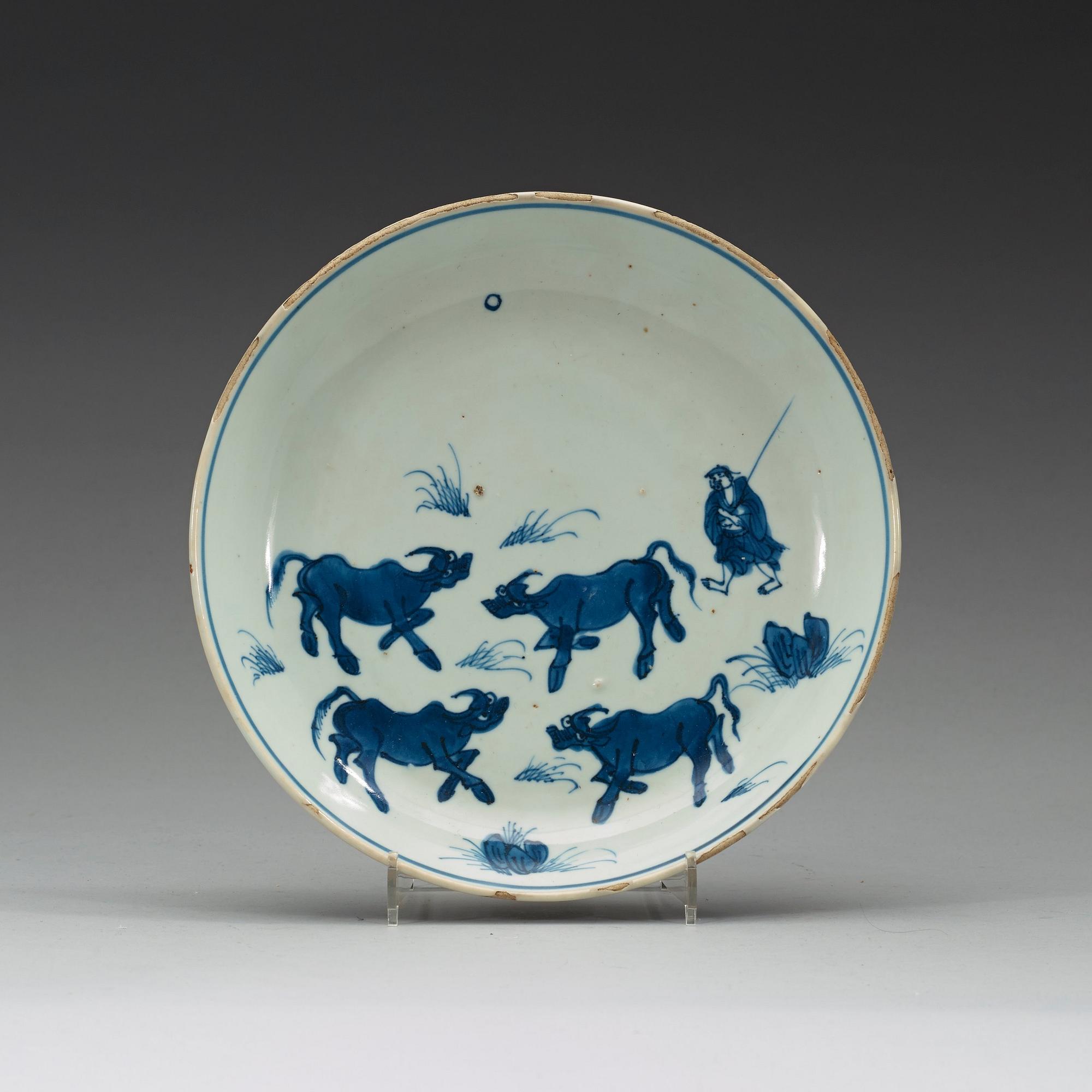 TALLRIKAR, tre stycken, porslin. Ming dynastin, Tianqi/Chongzhen 1600-tal.