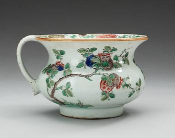 A famille verte spitoon, Qing dynasty, Kangxi (1662-1722).