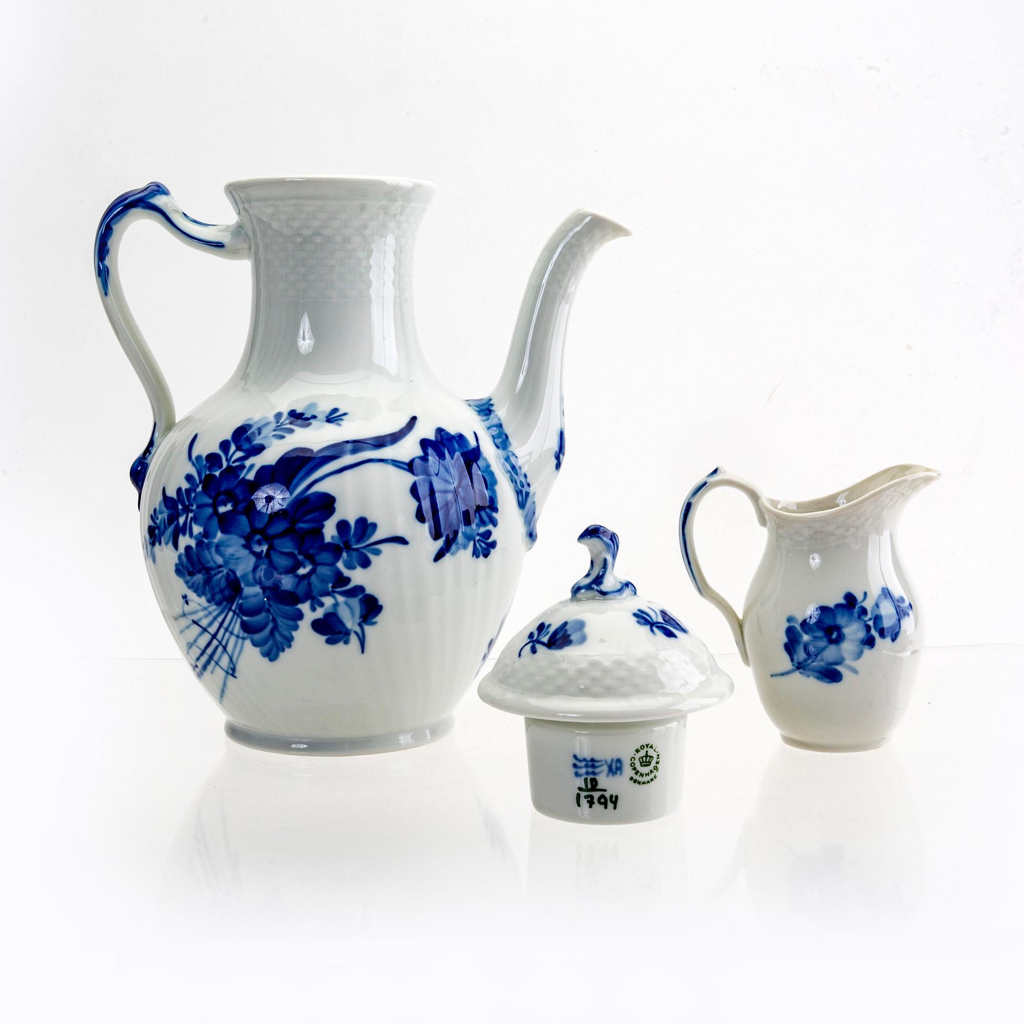 A 63 pcs Blå Blomst service from Royal Copenhagen later part of the 20th century.