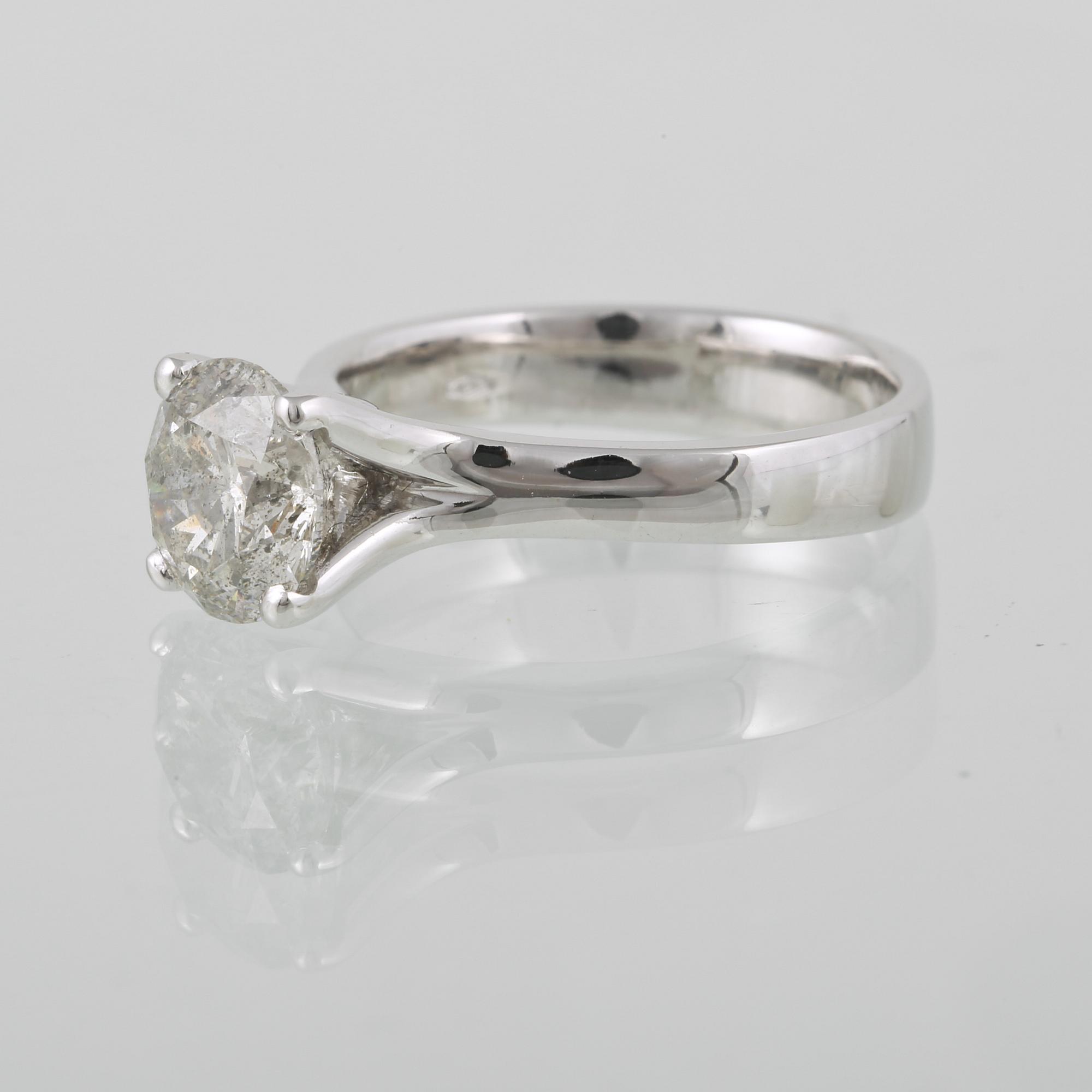 RING, 18K vitguld med briljantslipad diamant ca 2.20 ct. Vikt 6,2 gram.