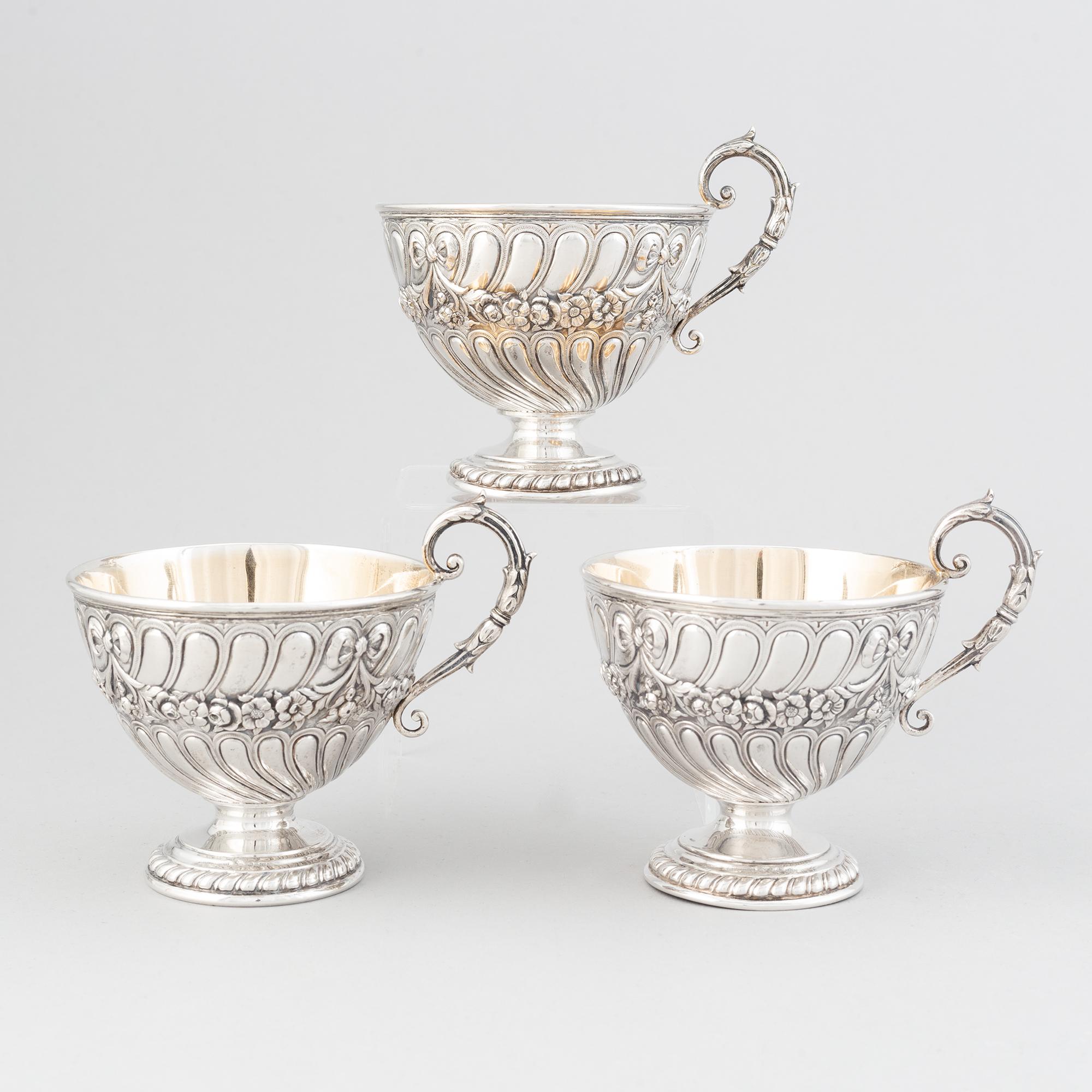 Three parcel-gilt silver chocolat-cups, mark of CG Hallberg, Stockholm 1896. Louis XVI-style.