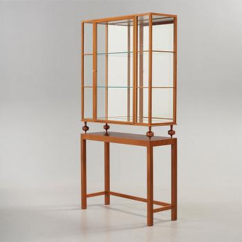 Josef Frank, a mahogany showcase cabinet, Svenskt Tenn, Sweden, modell 2077, post 1985.