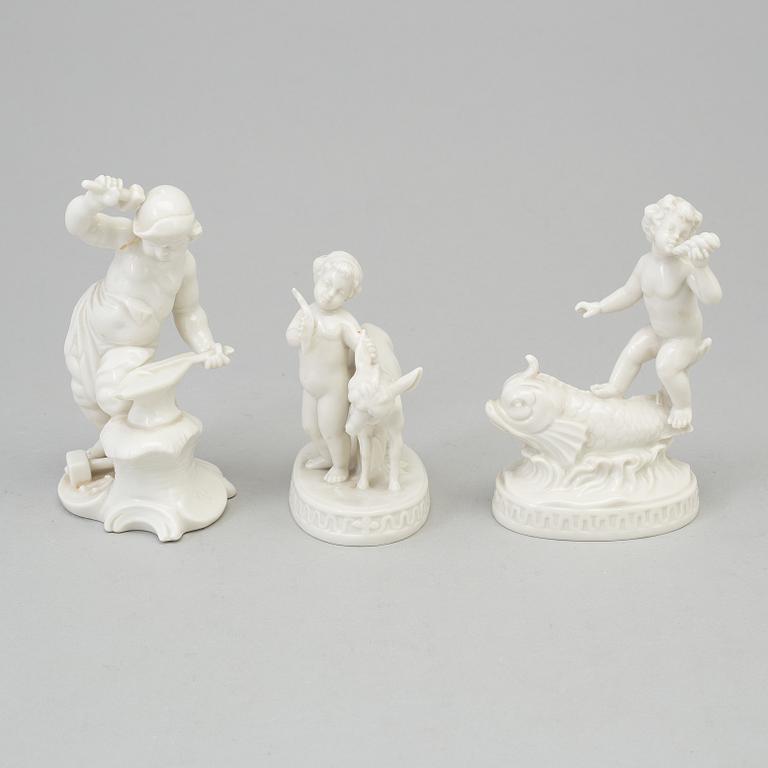 A set of three porcelain figurines, among others Rudolstadt, around 1900.