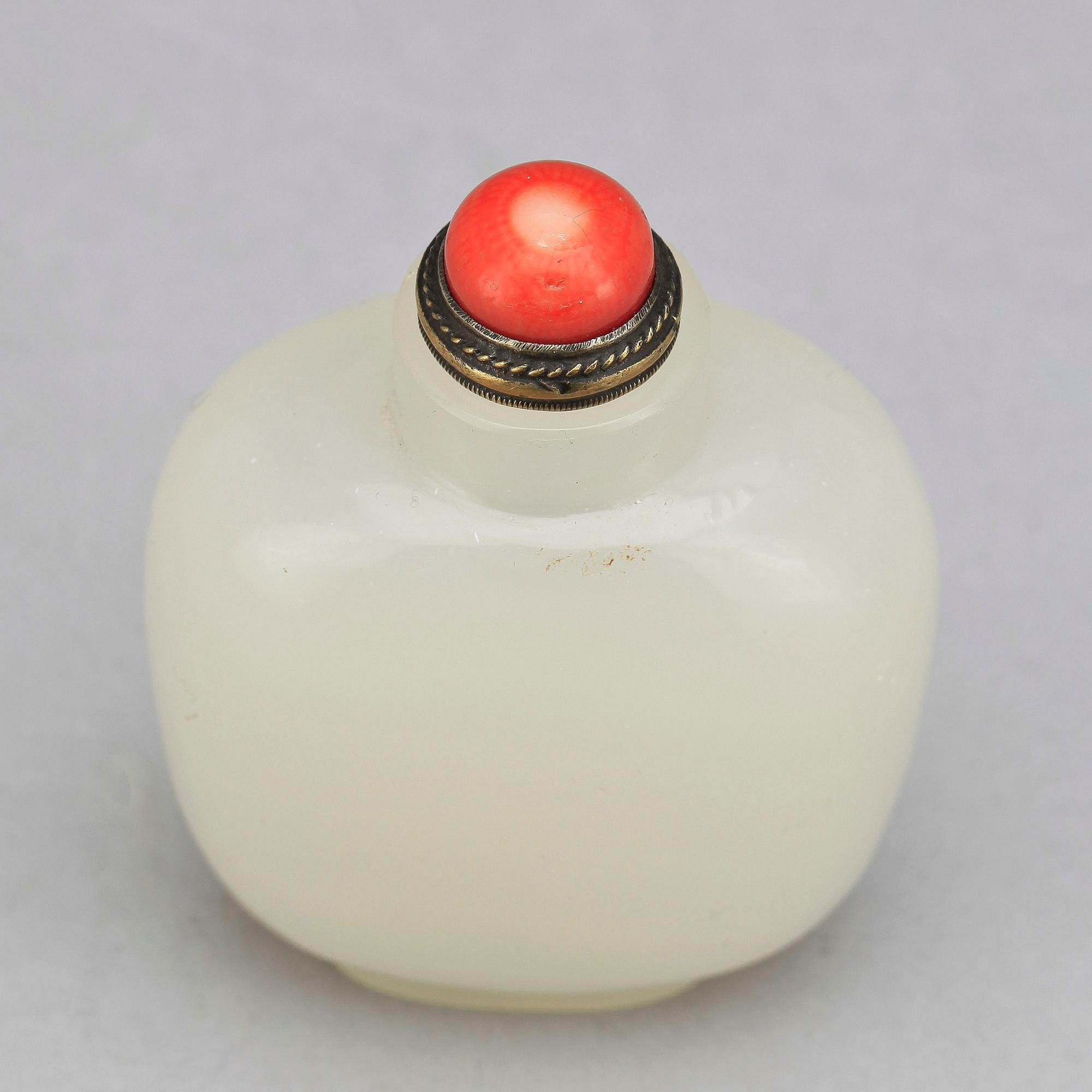 SNUSFLASKA, troligen jade, Kina, 1900-tal.