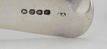 SOPPSLEV, silver, England, samt STRÖSKEDAR, 2 st, silver, Sverige, 1800-tal. Vikt ca 265 gram.