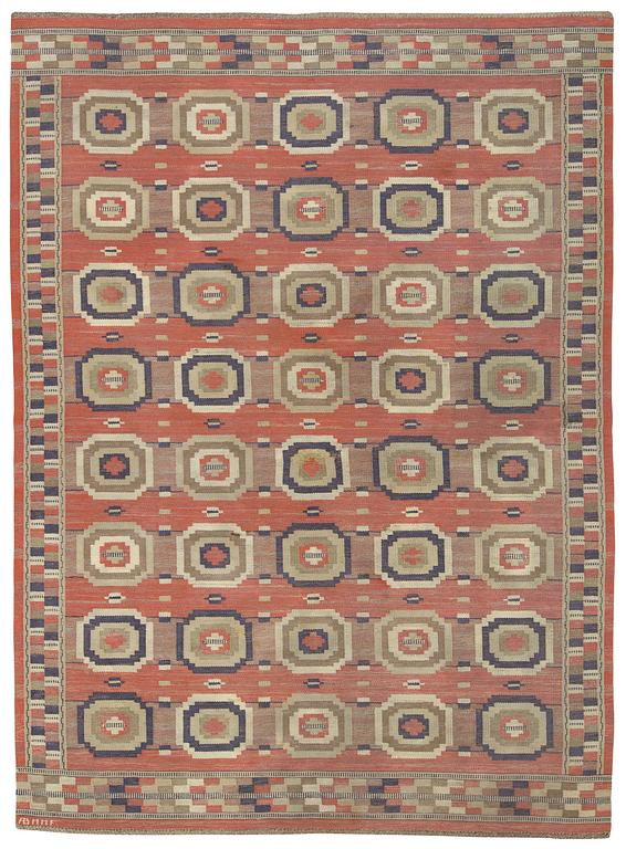 MÄRTA MÅÅS-FJETTERSTRÖM, a carpet, flat weave, 346,5 x 255,5 cm, "Röda åttan", signed AB MMF.