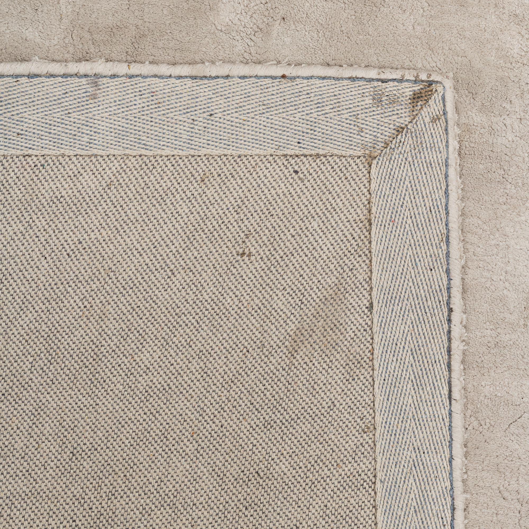 A Layrered "Francis Pearl" carpet, 300x400 cm.