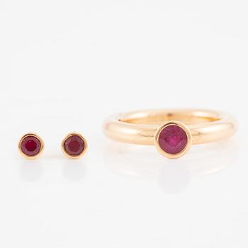 Örhängen samt ring, 18K guld med rubiner. Sandström de Wit.