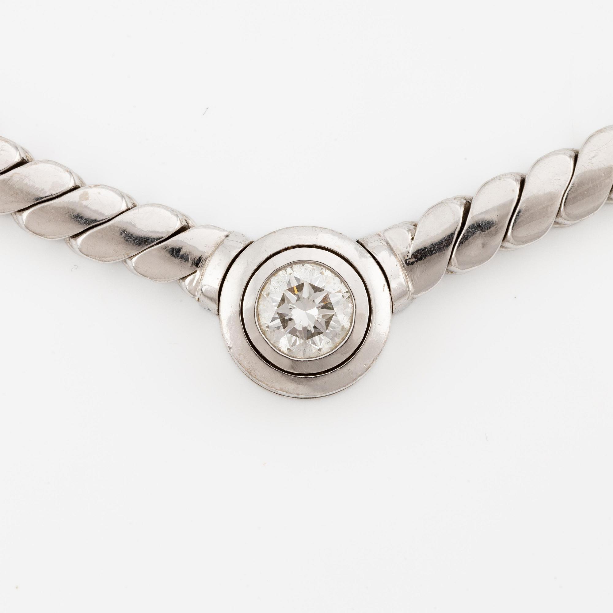 An 18K white gold necklace set with a round brilliant-cut diamond.